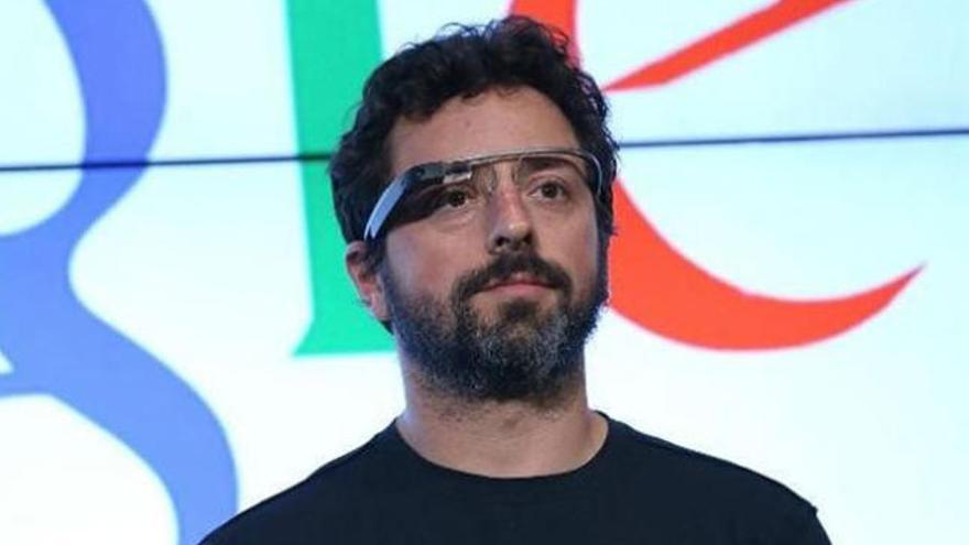 Sergey Brin usando las gafas &#039;Google Glass&#039;.