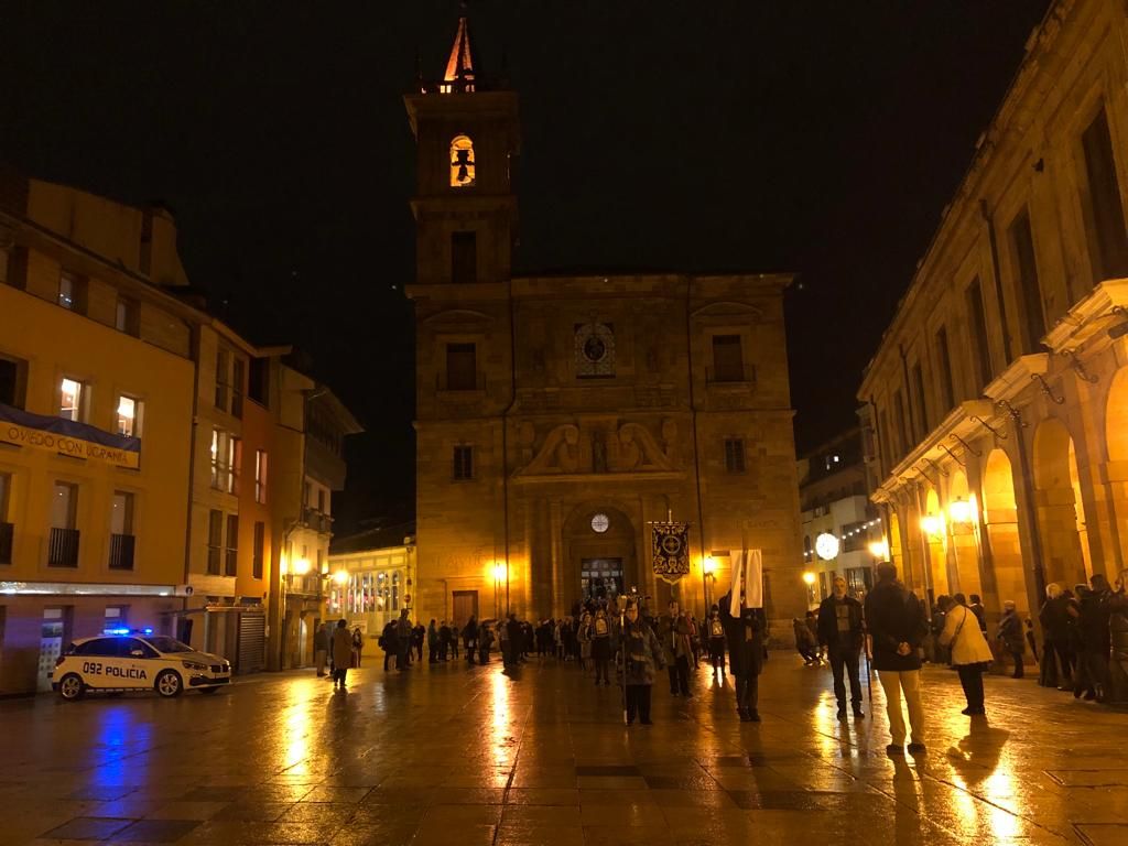 Tiempo de Cuaresma en Oviedo: empieza el via crucis de la Junta de Hermandades