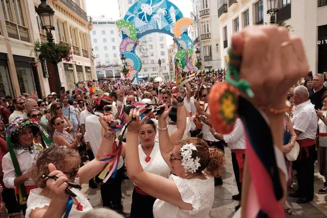 Los verdiales ponen sabor malagueño a la Feria del Centro