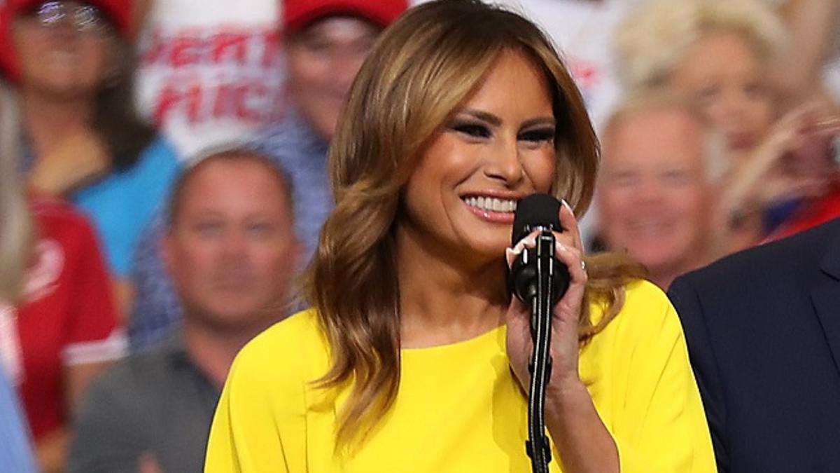 Melania Trump, con el mono amarillo de Ralph Lauren