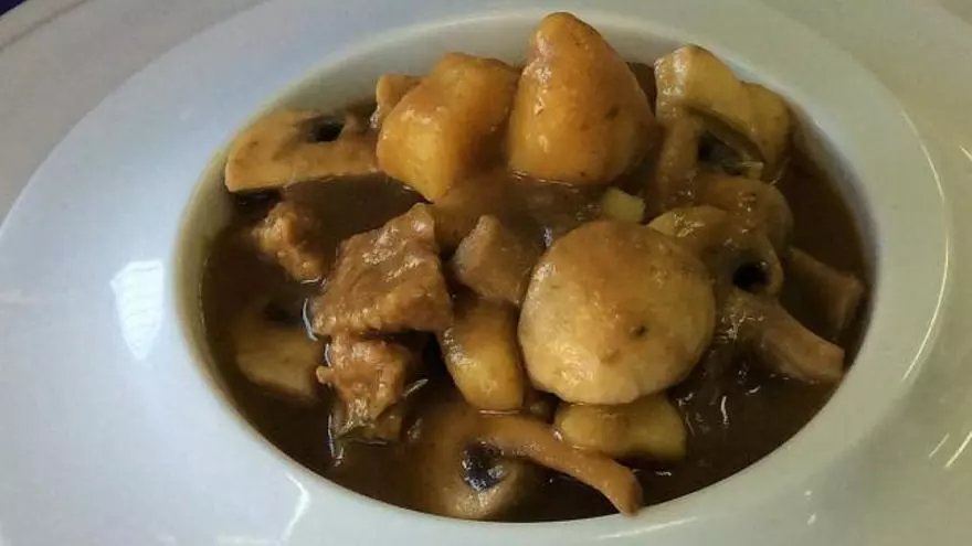 Receta vegana de guiso de seitán con champiñones