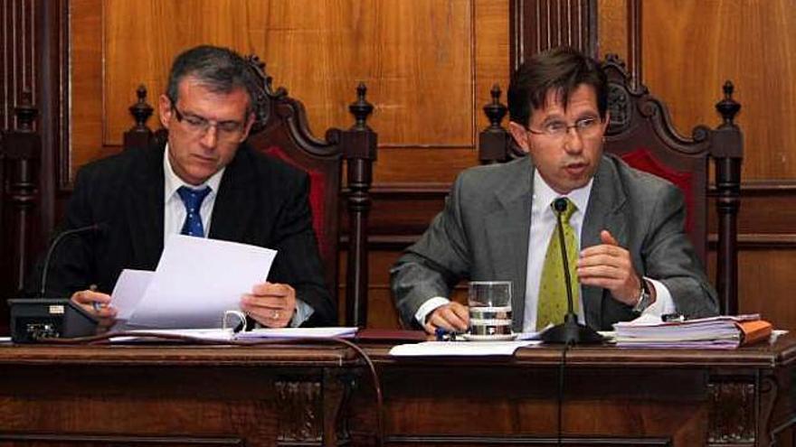 El alcalde y el concejal de Hacienda Rafael Sanus