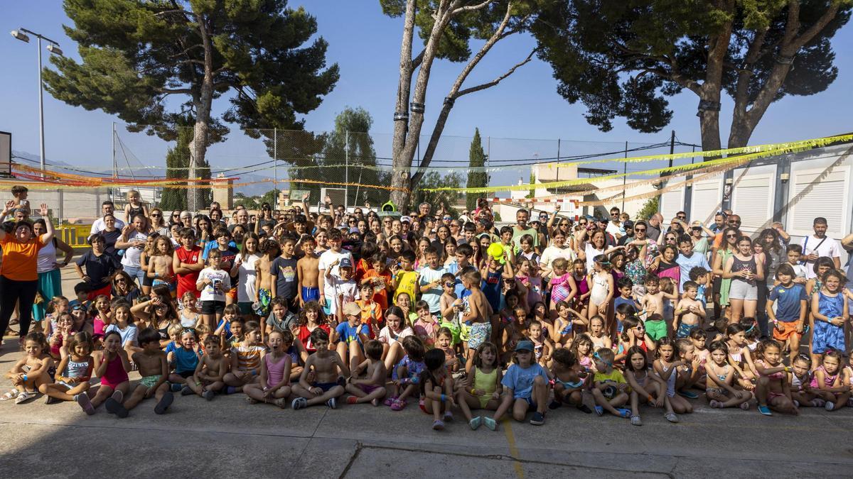 La protesta de la asociación de familias del colegio de Son Serra