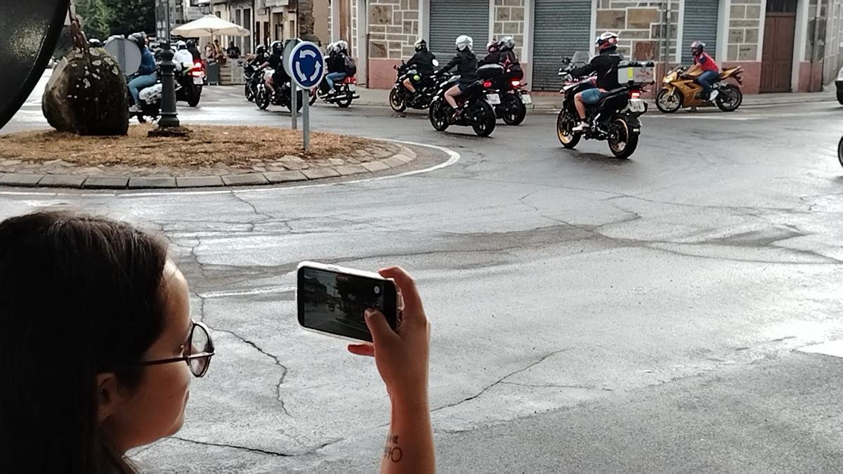Entre lluvia y motos clásicas: así arranca la concentración internacional del Lago de Sanabria