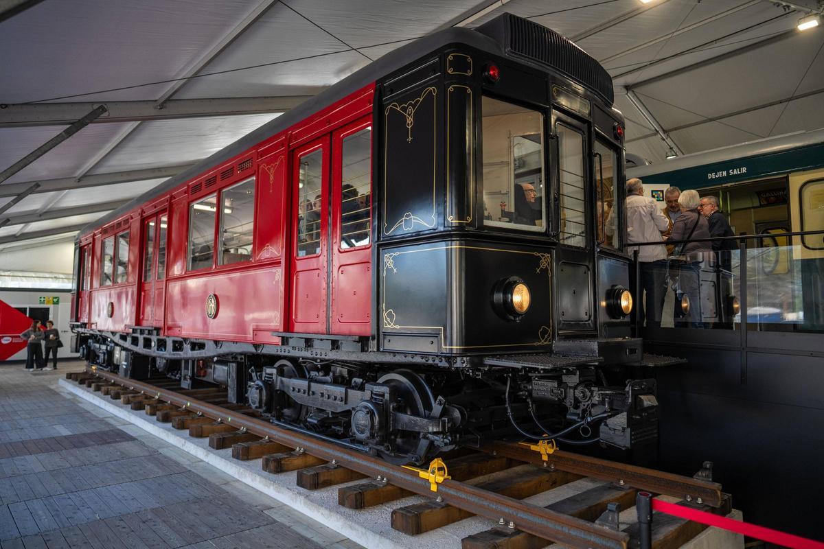 Jaume Collboni inaugura la exposición gratuita de trenes históricos restaurados por el centenario del metro