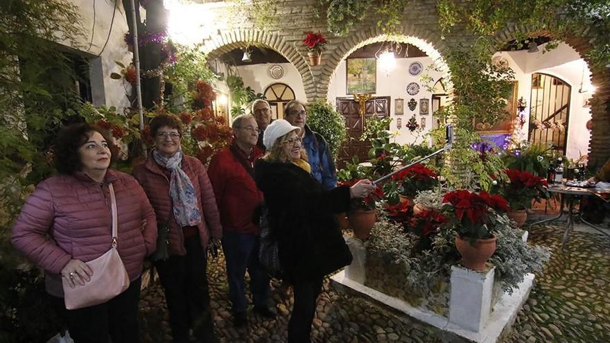 Visitantes en un patio en una anterior edición de los Patios en Navidad.