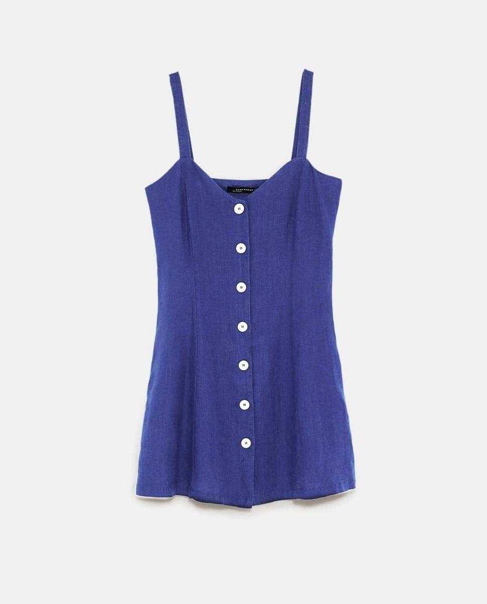 Vestido de lino azul con escote en pico de Zara. (Precio: 29,95 euros)