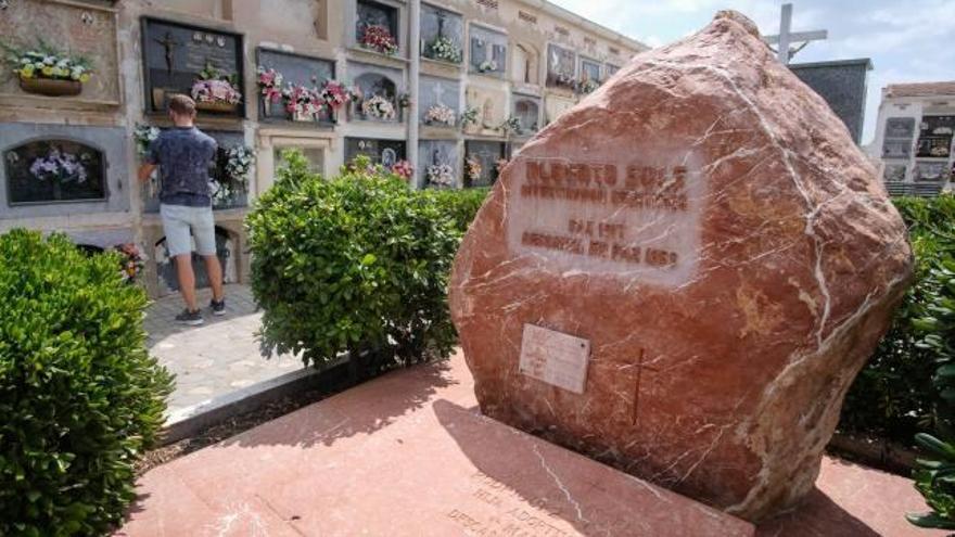 Estado de la sepultura del bioquímico sajeño tras su reciente restauración.