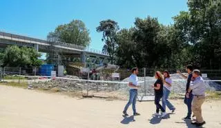 Alcaldes y ediles del PSOE exigen a la Xunta que agilice las obras del puente de Santa Marta