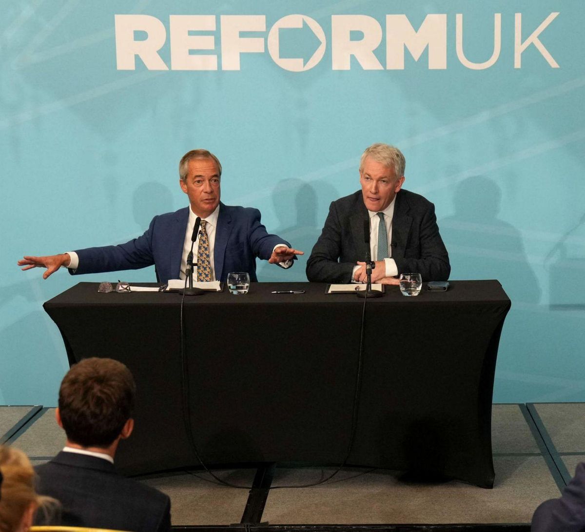 Desercions entre els ‘tories’ per l’auge del populista Reform UK