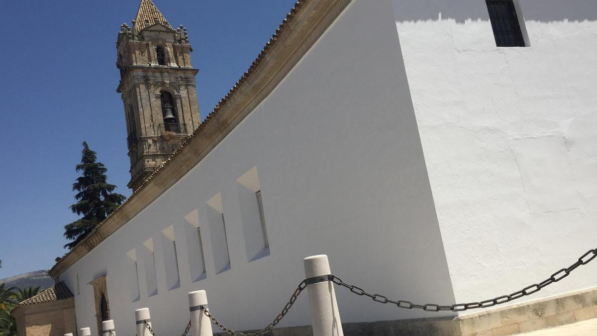 La torre-campanario de la iglesia de la Asunción y los Ángeles de Cabra,