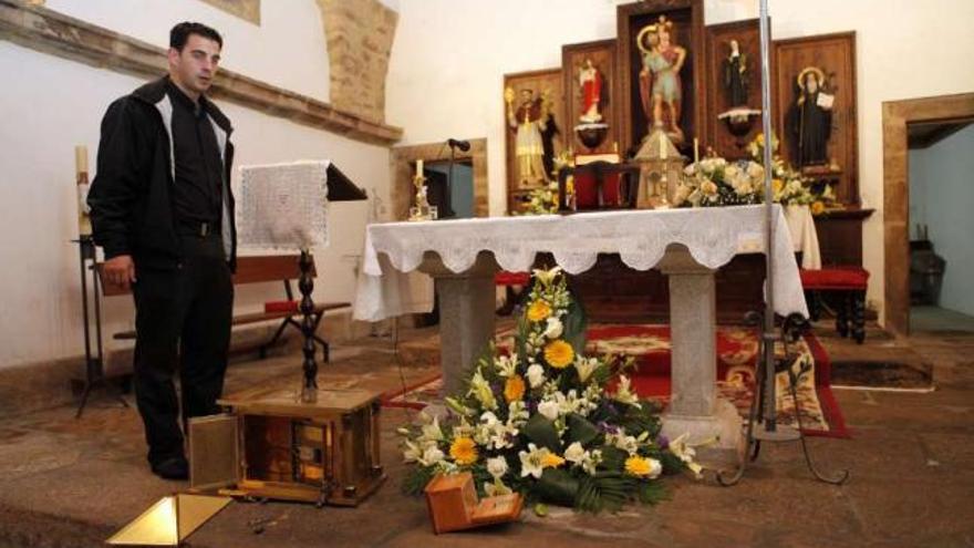 En la iglesia de Remesar los ladrones se llevaron varias piezas y sacaron el Sagrario.   // Bernabé/Luismy