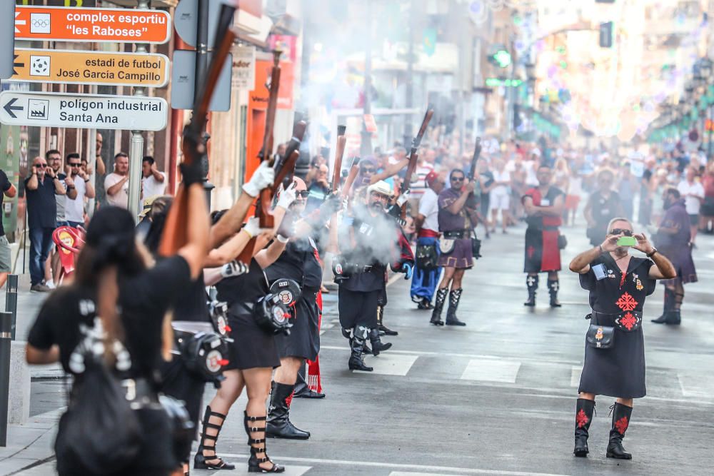 Más cara, pero a tiempo, ha llegado la pólvora para protagonizar la guerrilla de arcabucería de las fiestas de Sant Jaume de Guardamar