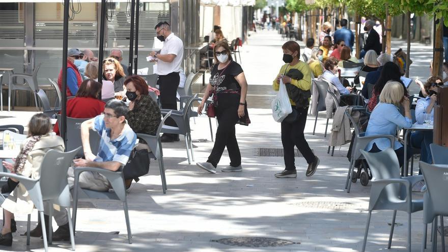 Los bares tendrán que cerrar a las 00.00 los próximos 14 días