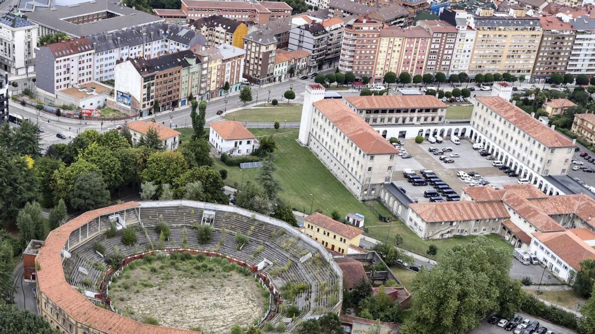 la plaza de toros y parte de los edificios del viejo huca. |  | IRMA COLLÍN