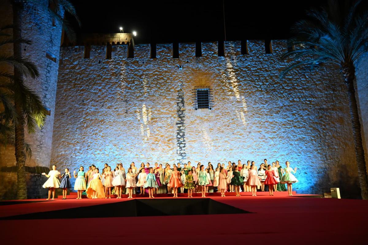 Las candidatas a Reina de las Fiestas de Elche brillan en una gala renovada en Traspalacio Las candidatas a Reina de las Fiestas de Elche brillan en una gala renovada en Traspalacio