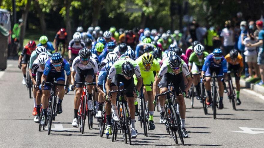 Llegada a meta de los ciclista, en la Avenida de la Feria de Zamora capital. | N. R.