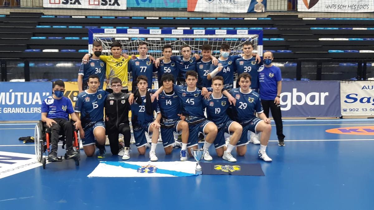 El equipo juvenil del Luceros posa al final del sector disputado en Granollers.