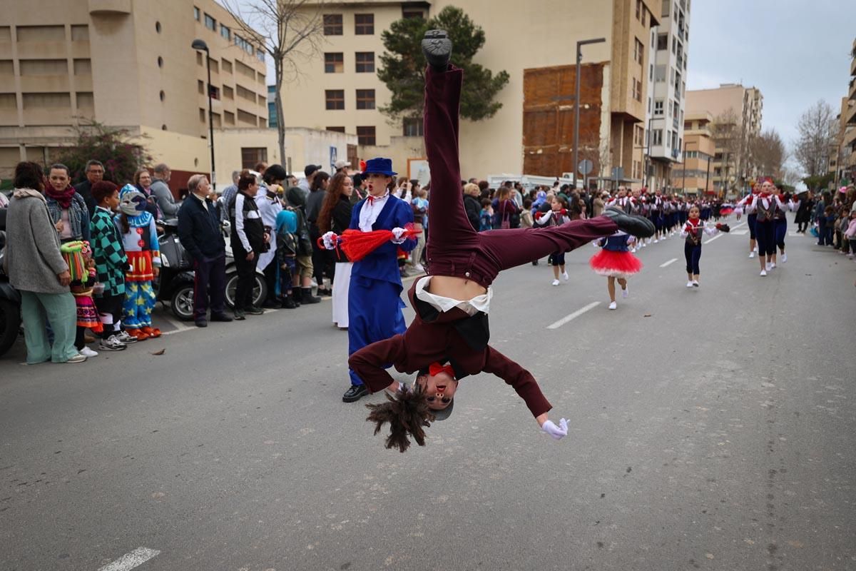 Búscate en las imágenes de la rúa de Carnaval de Ibiza