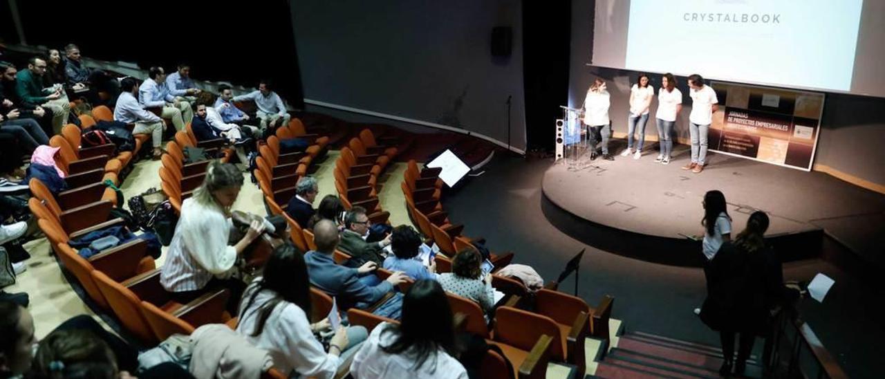 Un momento de la presentación del proyecto de reservas hoteleras en alojamientos.