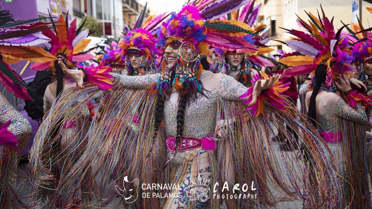 Imatge de la rua del Carnaval de Palamós 2025.