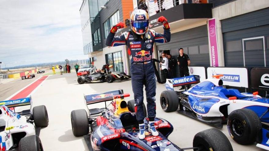 Carlos Sainz Jr. gana la primera carrera en las World Series