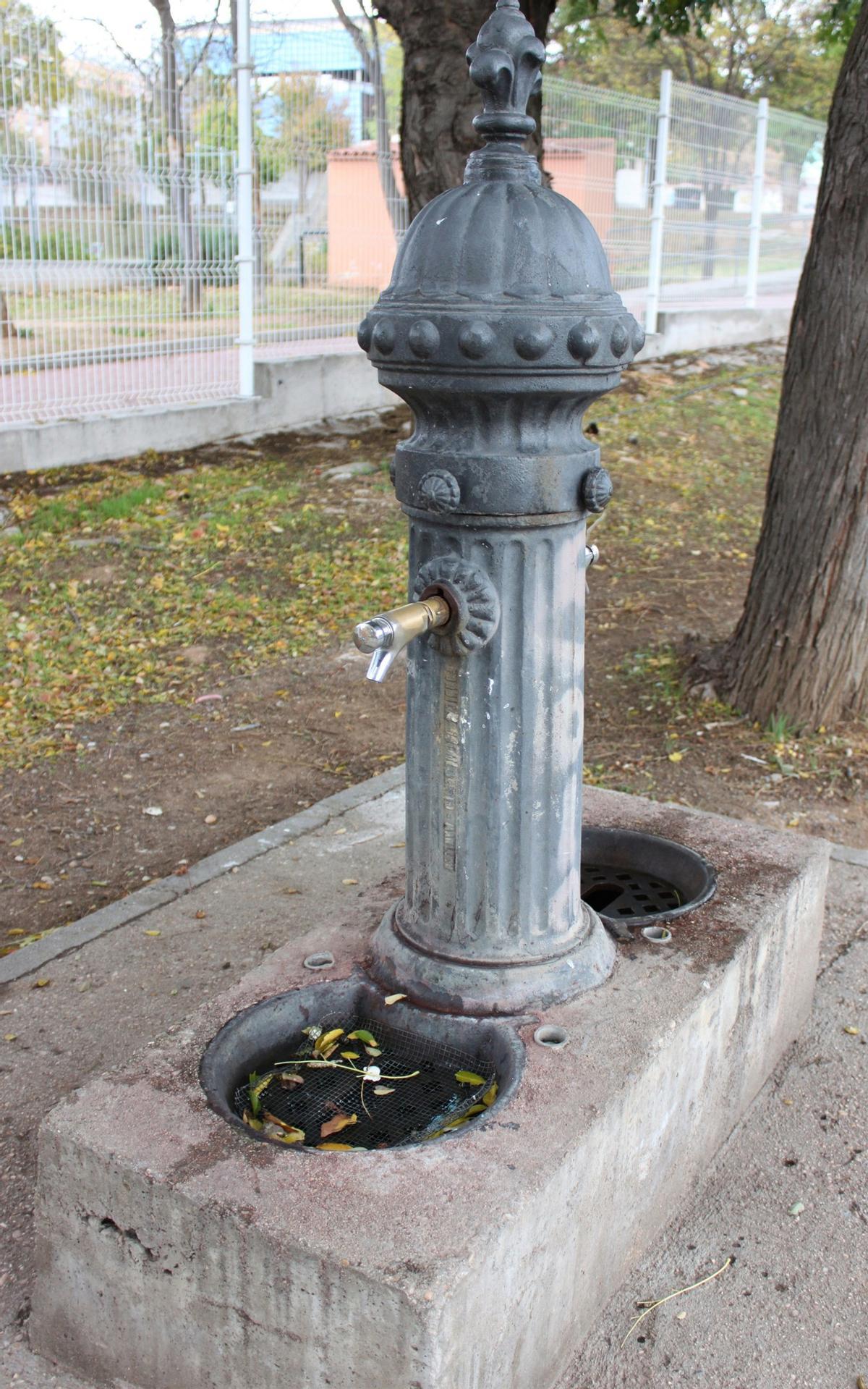 Archivo - Imagen de archivo de una fuente de agua para beber.