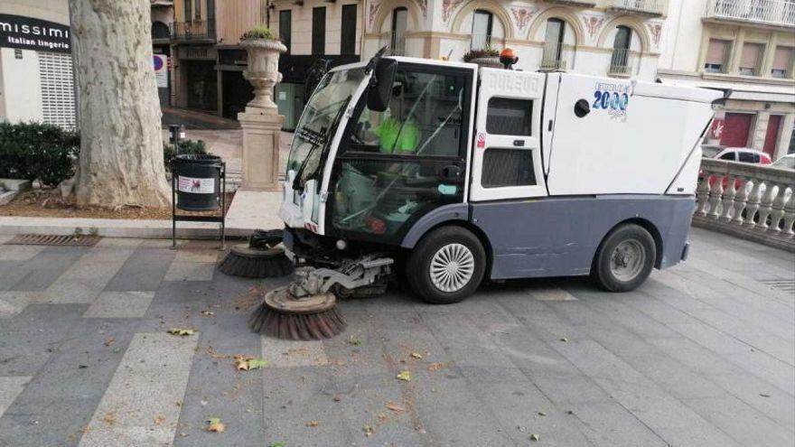 Una imatge dels serveis de neteja a Figueres.