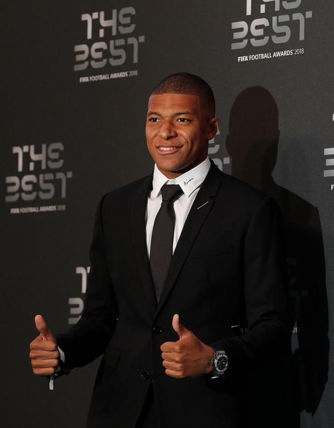 El jugador del Paris Saint Germain Kylian Mbappe a su llegada a los premios FIFA the Best 2018 en Londres