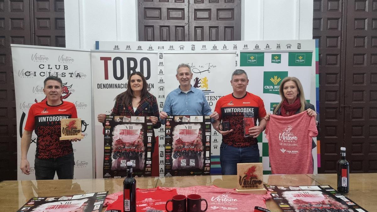 Pesentación de la octava edición de «VintoroBike».