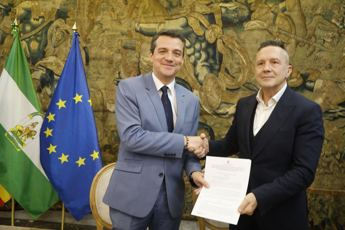A.J.González Córdoba José María Bellido, y el presidente de la Fundación Les Arts i els Artistes de Barcelona, Xavier Bassons, firman la declaración de intenciones para el establecimiento de una subsede del Museo Europeo de Arte Contemporáneo (MEAM) en Caballerizas Reales