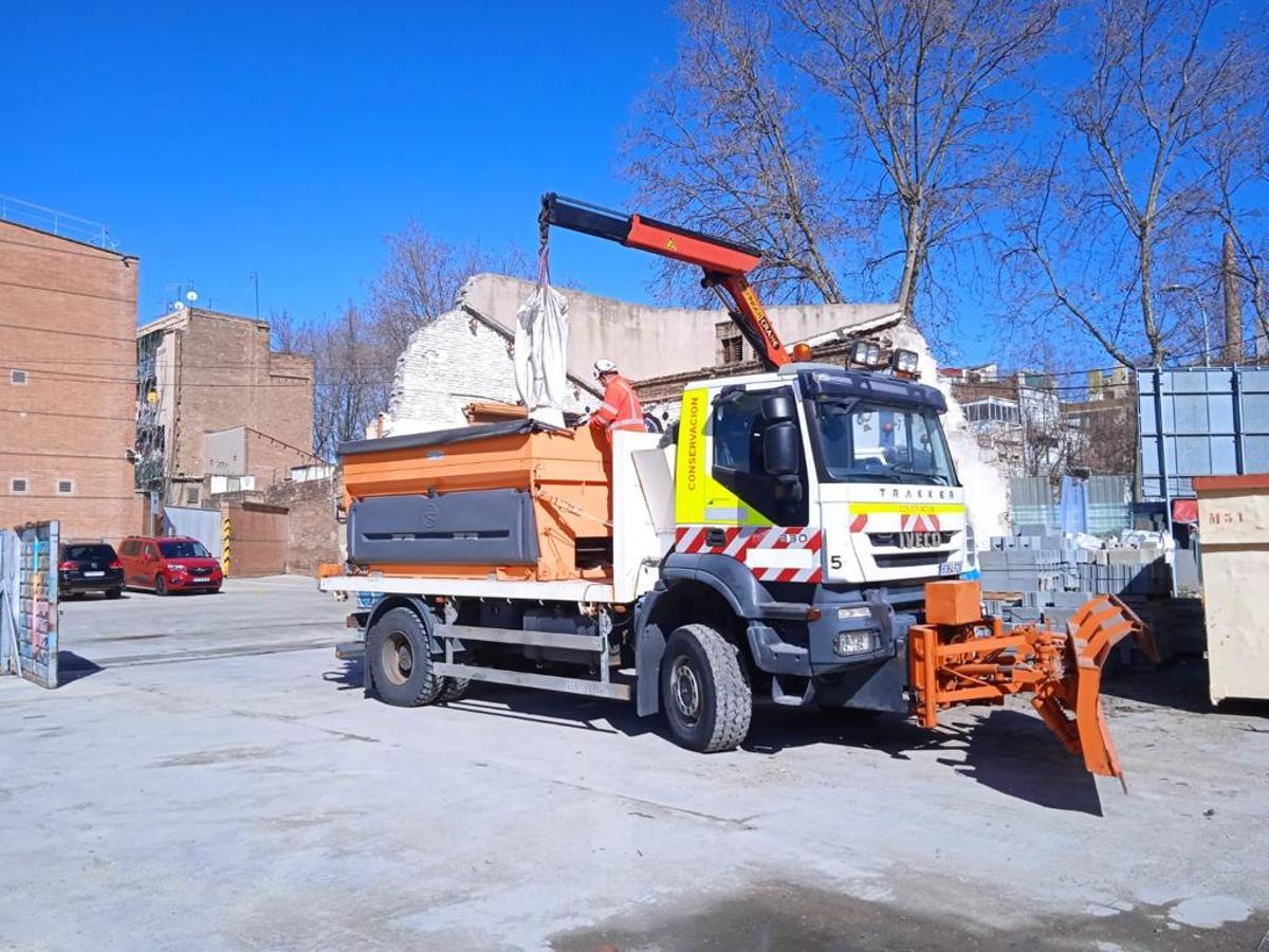 Mobilitzades dues llevaneus a Barcelona davant el risc de neu en els pròxims dies