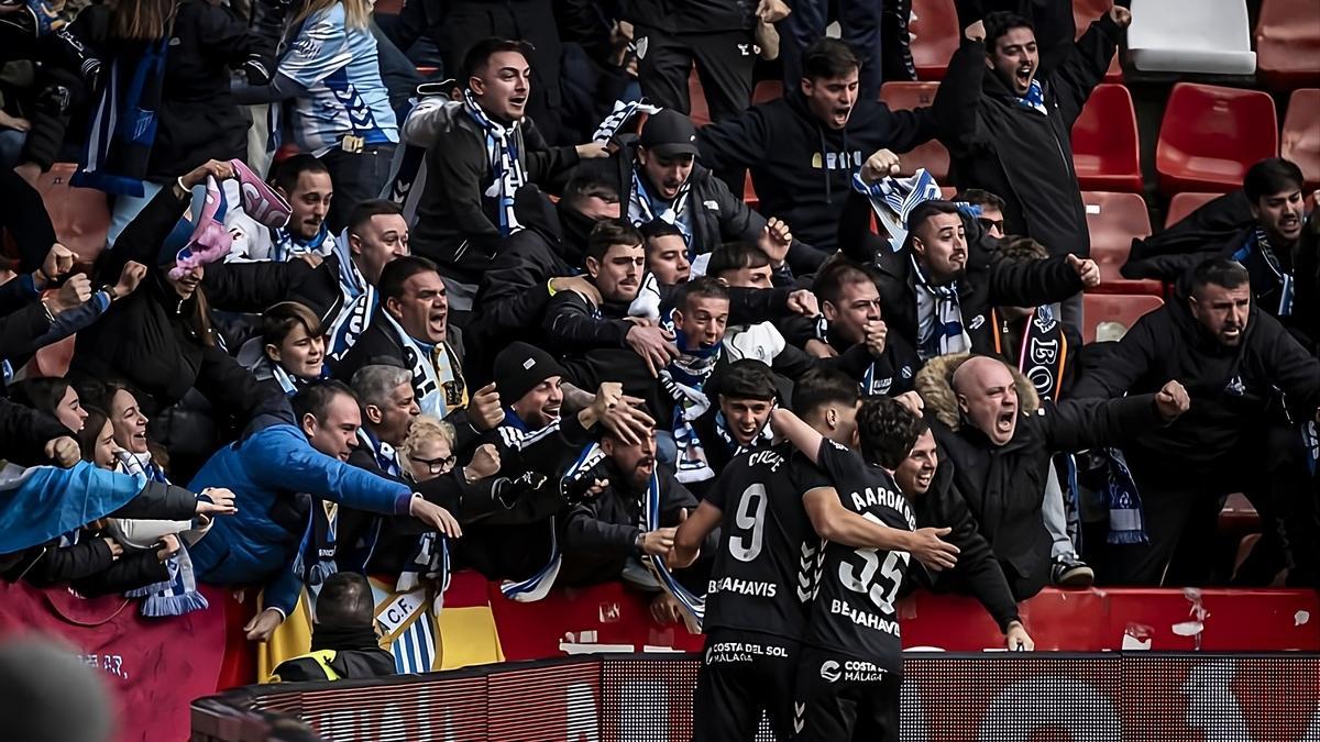 El Málaga CF se llevó los tres puntos de El Molinón. Fotos del partido