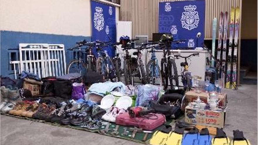 Objetos robados recuperados por la Policía Nacional en Burjassot.