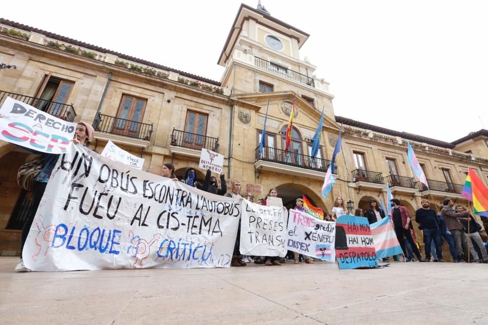 Manifestación en Oviedo contra el autobús de "HazteOir"