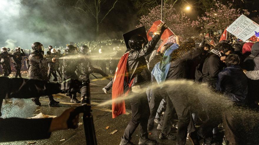 Turquía redobla la presión policial ante las masivas protestas por el arresto del alcalde de Estambul