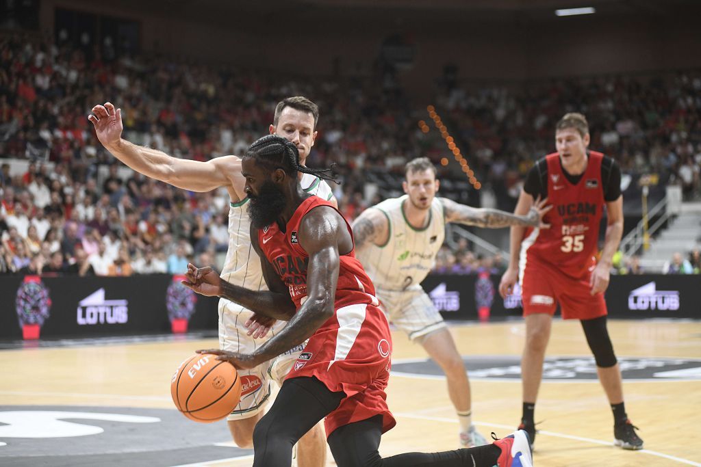 Todas las imágenes de la semifinal de la Supecopa entre el UCAM Murcia y el Unicaja