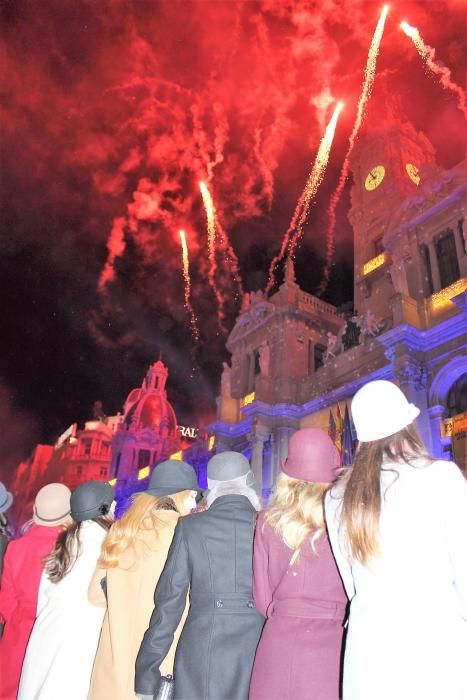 La fallera mayor y corte 2019 estilo "retro" en la Cabalgata de Reyes