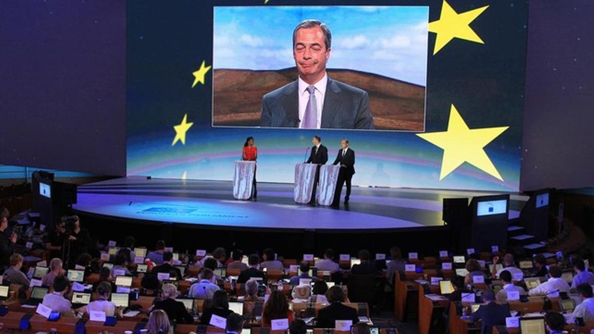 Conexión desde Bruselas con el líder del UKIP, Nigel Farage.
