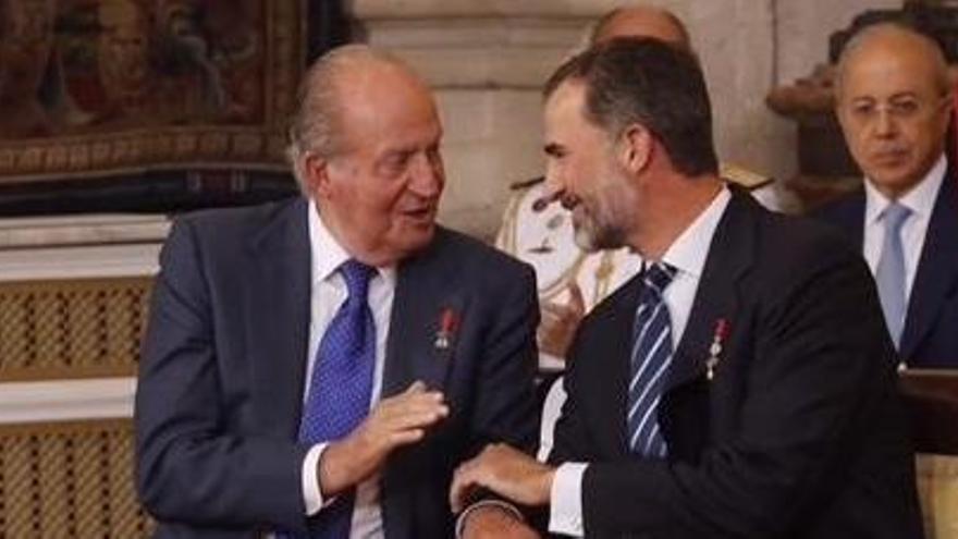 Una imagen del Rey Emérito junto a Felipe VI.