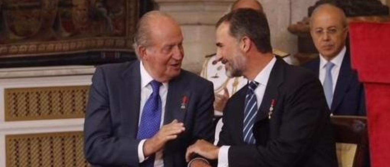 Una imagen del Rey Emérito junto a Felipe VI.
