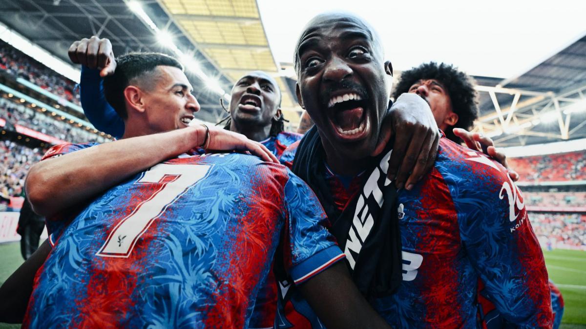 Los jugadores del Crystal Palace celebran el gol en Wembley