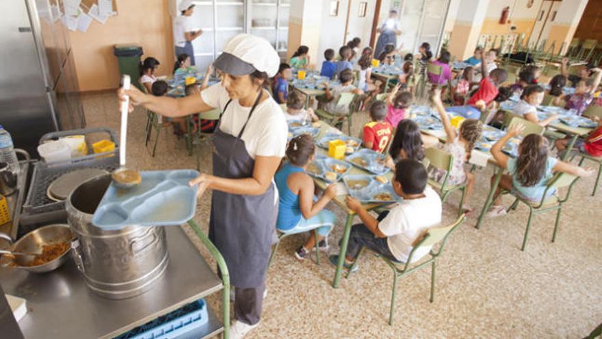 El Parlamento canario insta a supervisar los menús de los comedores escolares