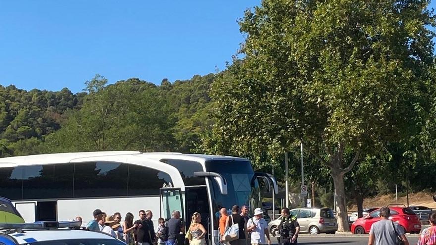 Tossa de Mar limita els grups de visites guiades i prohibeix l'ús de megàfons i altaveus