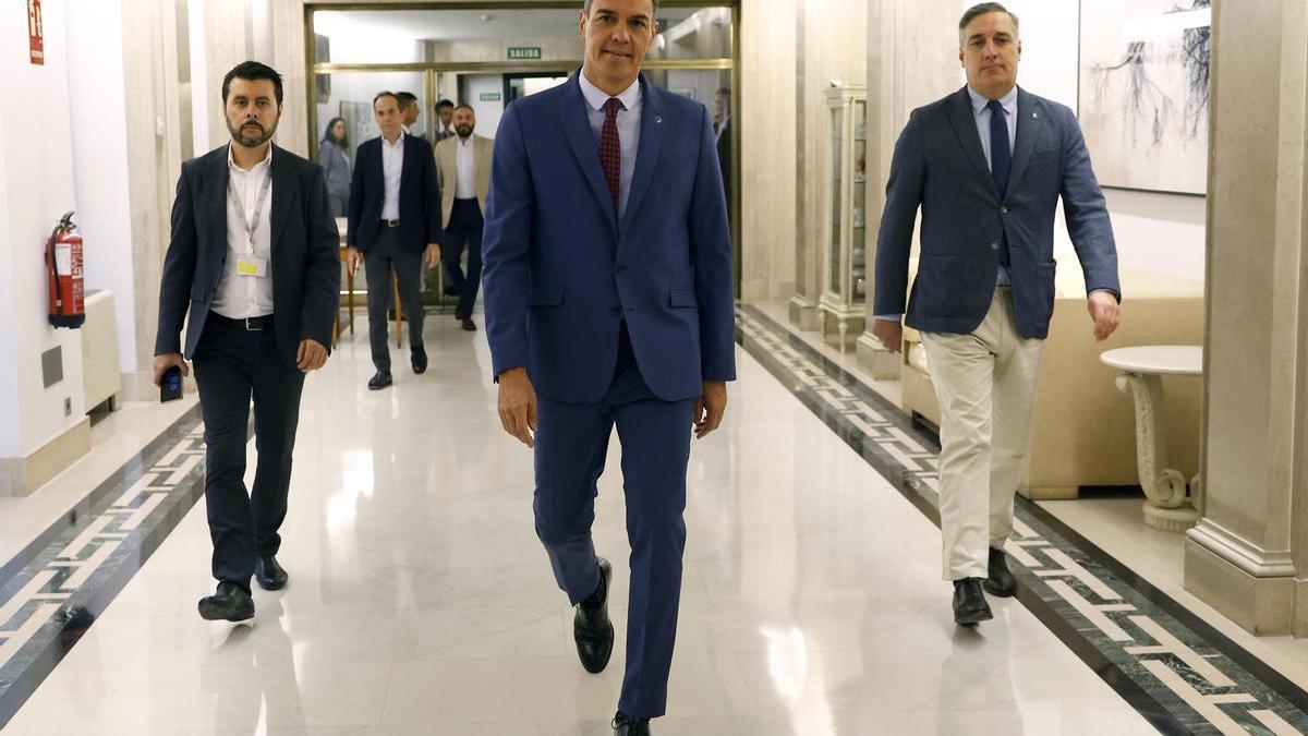 Pedro Sánchez en los pasillos del Congreso.