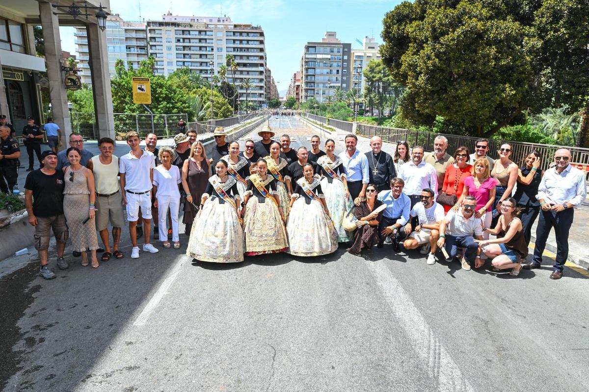 Las mejores imágenes de la mascletà de Pirotécnia La Alpujarreña en el Puente de Altamira de Elche Las mejores imágenes de la mascletà de Pirotécnia La Alpujarreña en el Puente de Altamira de Elche
