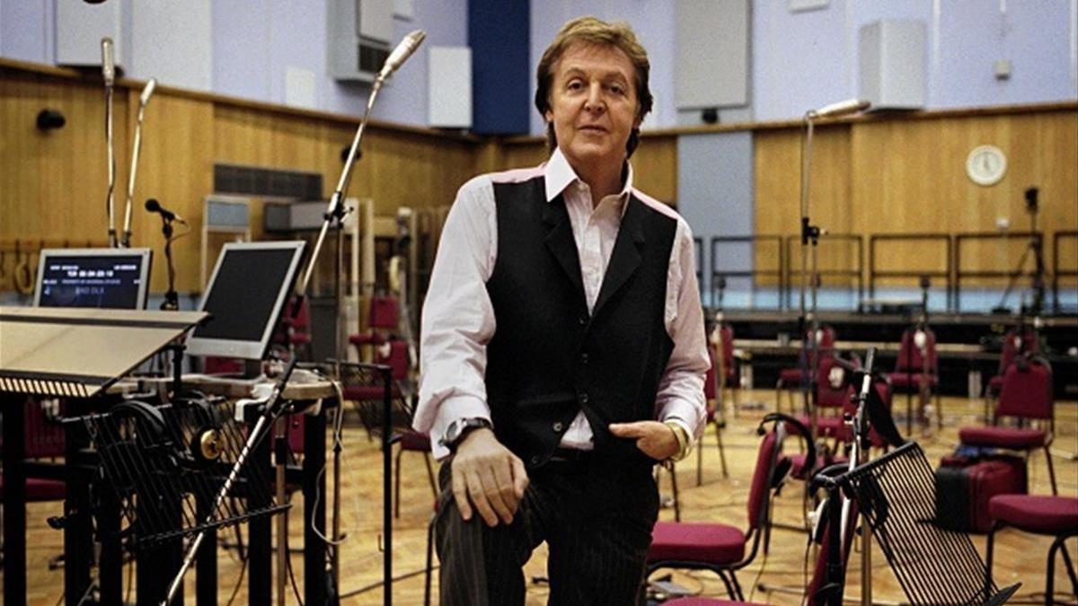 Paul McCartney, en el estudio de grabación