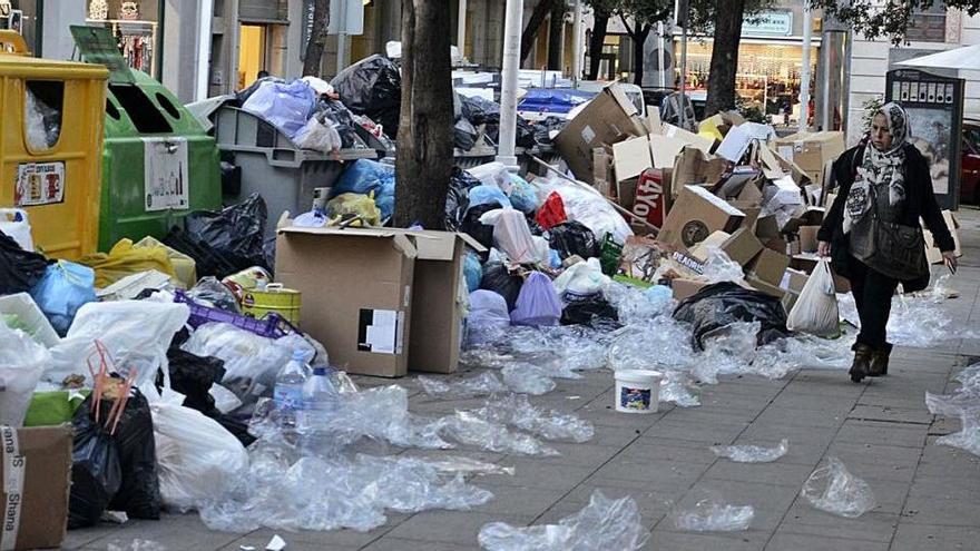 La primera vaga d?escombriaires que va patir la ciutat pel canvi en la concessió.