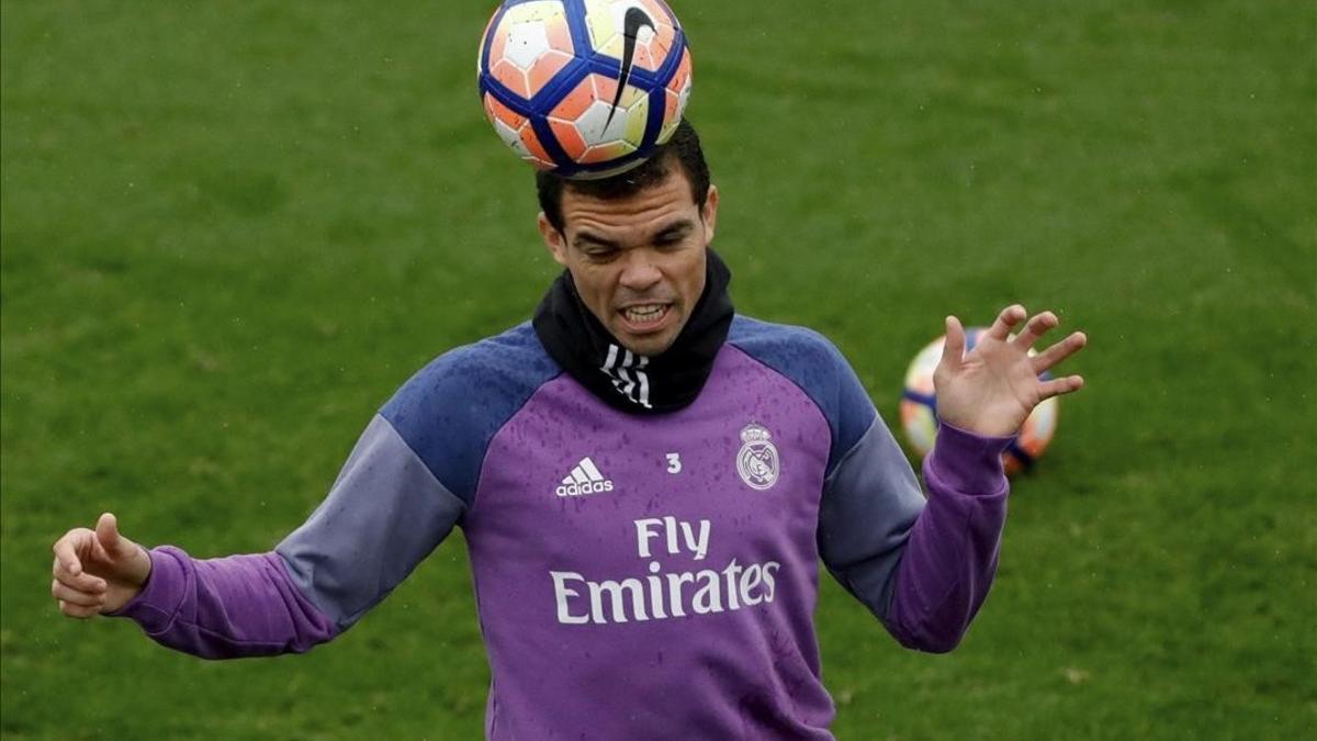 Pepe, en un entrenamiento del Madrid.