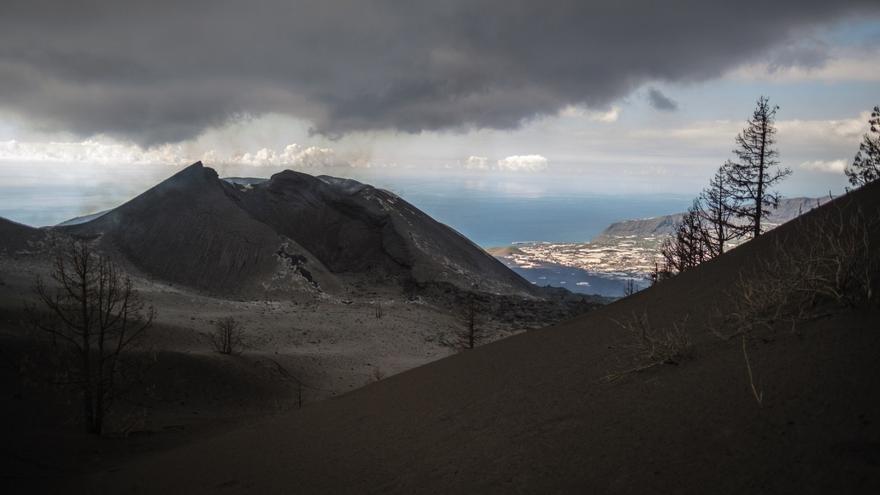 El Cabildo de La Palma refuerza los controles para evitar la entrada en las zonas de exclusión del volcán